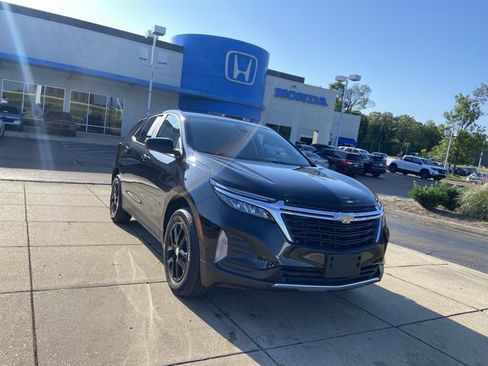 Used 2023 Chevrolet Equinox LT FWD image 2