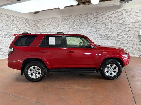 Used 2022 Toyota 4Runner SR5 Premium w/ Moonroof Package RWD image 8