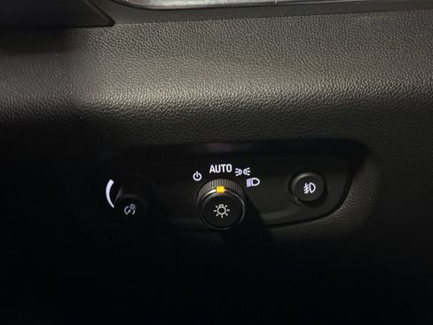Used 2021 Chevrolet Traverse LT FWD image 18