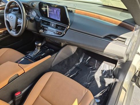 Used 2023 Lexus ES 300h w/ Premium Package FWD image 34