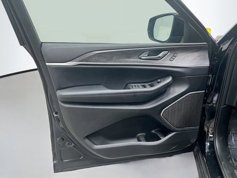 New 2025 Jeep Grand Cherokee Limited w/ Luxury Tech Group II image 17