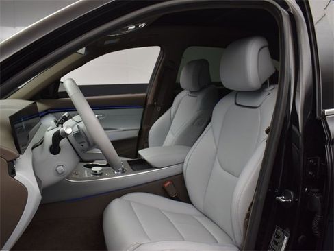 Used 2026 Genesis GV70 2.5T Advanced image 2