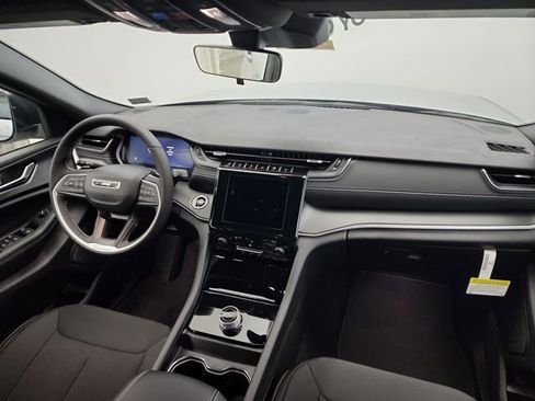 New 2025 Jeep Grand Cherokee L Laredo w/ Luxury Tech Group I image 24