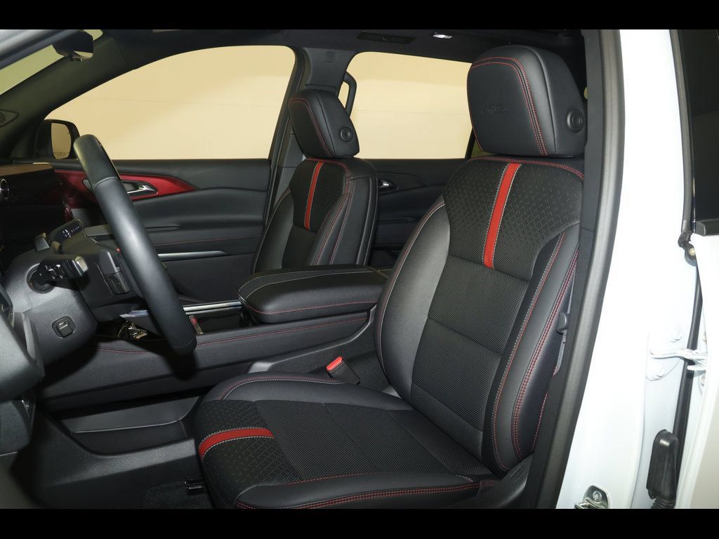 Certified 2026 Chevrolet Traverse RS w/ LPO, Floor Liner Package AWD/4WD image 27