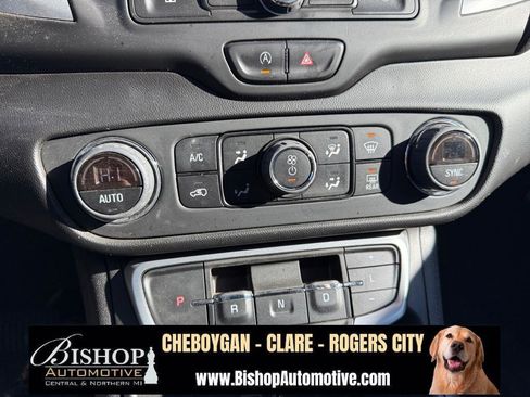 Used 2023 GMC Terrain SLE w/ Driver Convenience Package image 29