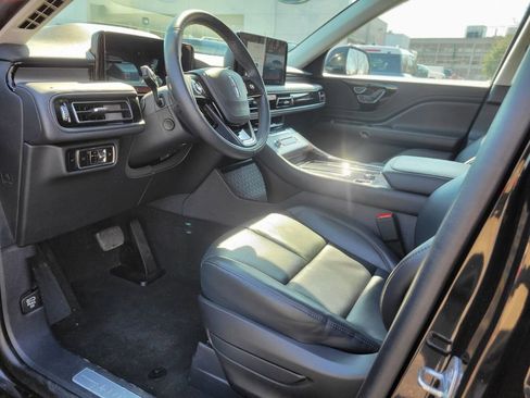 Used 2025 Lincoln Aviator AWD image 18