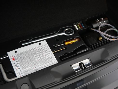 Used 2015 Ferrari California T RWD image 40