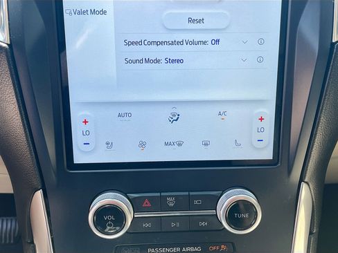 Used 2022 Ford Edge Titanium image 15