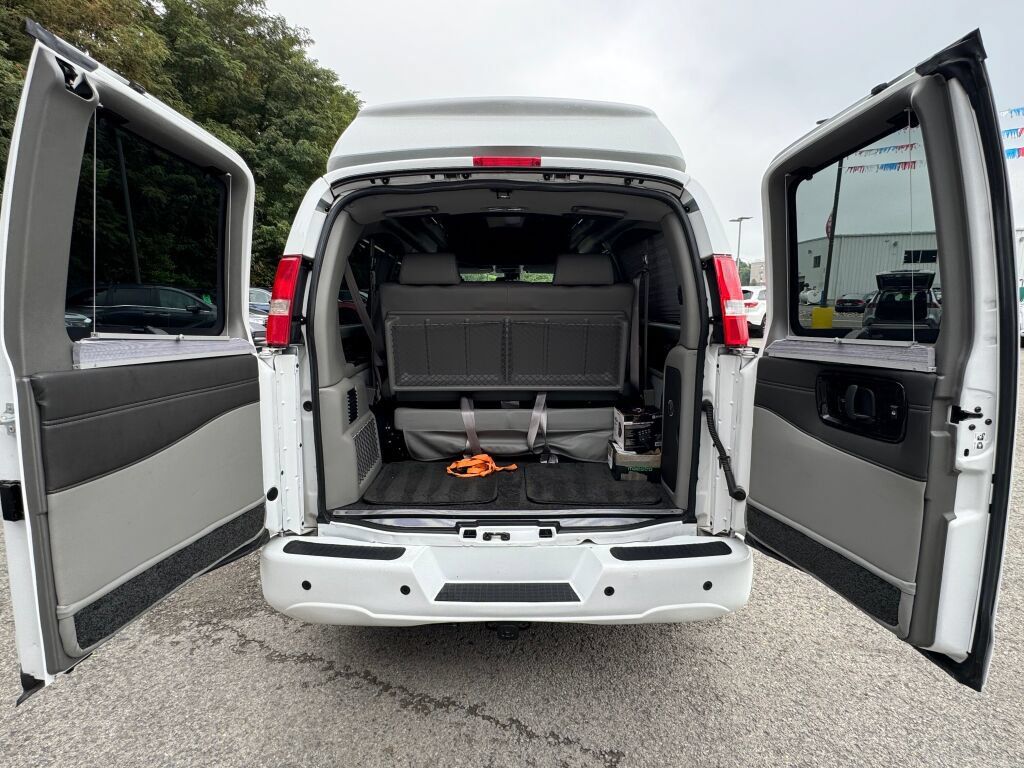 Used 2019 GMC Savana 2500 w/ Enhanced Convenience Package RWD image 15