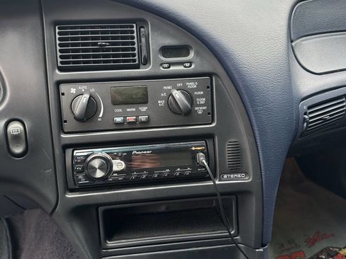 Used 1994 Ford Thunderbird LX image 21