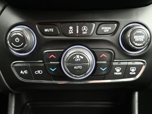 Used 2019 Jeep Cherokee Limited w/ Trailer Tow Group image 16