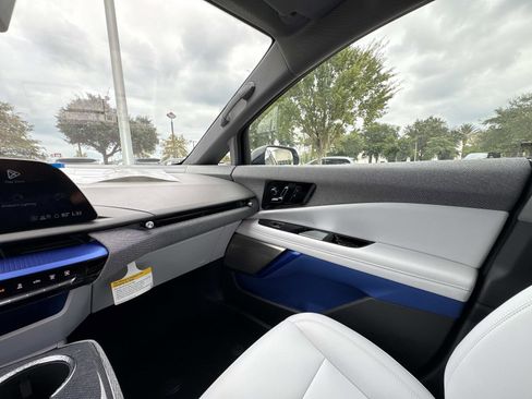 New 2025 Cadillac Optiq Luxury 1 image 25