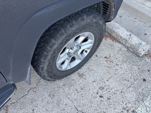 Used 2017 Toyota 4Runner SR5 Premium image 10