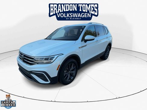 Used 2023 Volkswagen Tiguan SE w/ Panoramic Sunroof Package FWD image 4