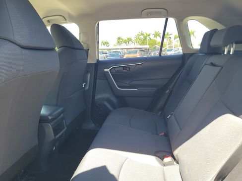 Used 2019 Toyota RAV4 LE FWD image 13