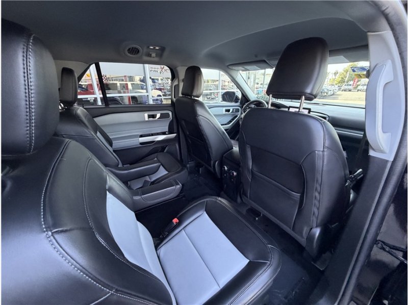 Used 2023 Ford Explorer XLT w/ Equipment Group 202A RWD image 28