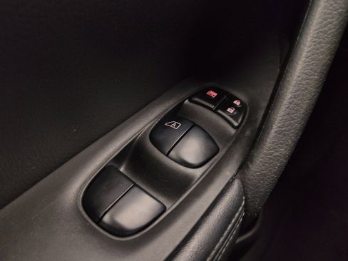 Used 2020 Nissan Rogue SV image 27