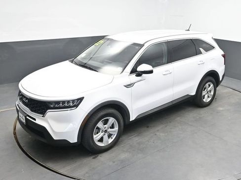Used 2022 Kia Sorento LX image 22