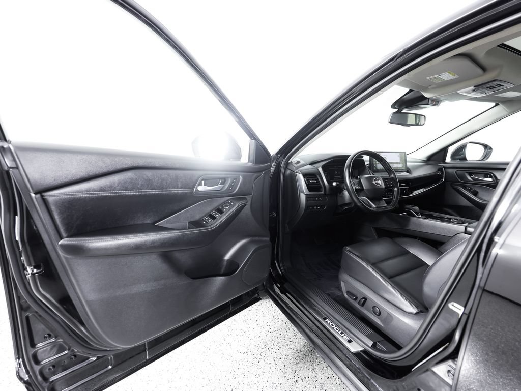 Used 2025 Nissan Rogue SL w/ SL Premium Package AWD/4WD image 21