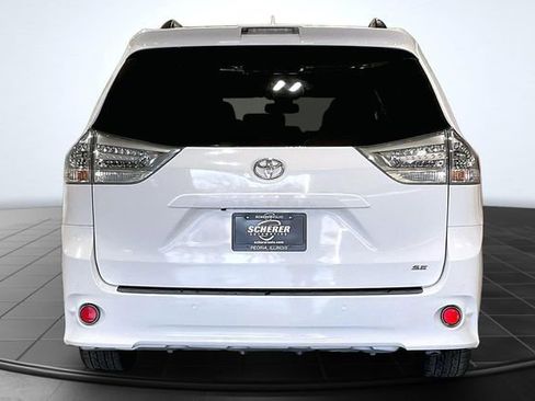 Used 2020 Toyota Sienna SE w/ SE Preferred Package image 4