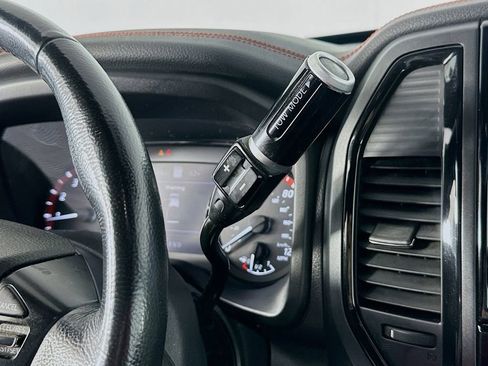 Used 2021 Nissan Titan PRO-4X w/ Pro-4x Utility Package AWD/4WD image 17