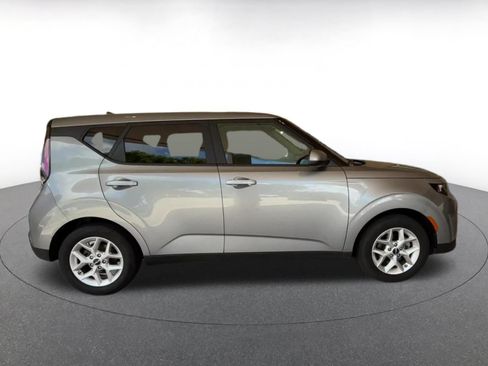 Used 2025 Kia Soul LX w/ LX Technology Package FWD image 16