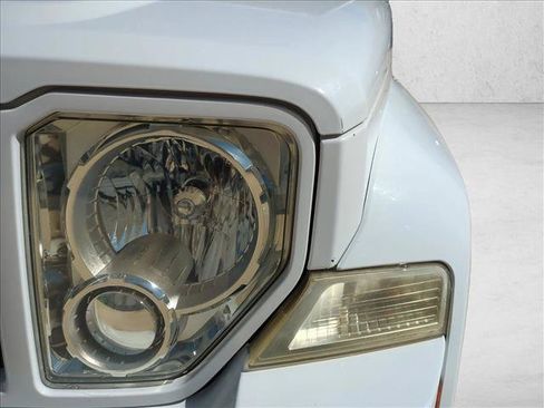 Used 2011 Jeep Liberty Sport AWD/4WD image 6