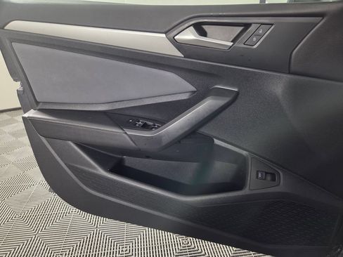 Used 2025 Volkswagen Jetta SE w/ Sunroof Package FWD image 19