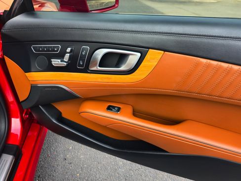Used 2014 Mercedes-Benz SL 550 image 32