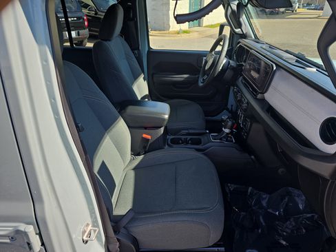 Used 2024 Jeep Wrangler Sport S image 10