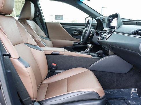 Certified 2025 Lexus ES 300h w/ Premium Package FWD image 17
