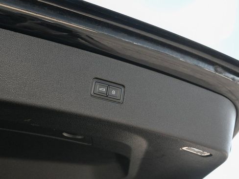 Used 2022 Audi Q8 Premium Plus image 17