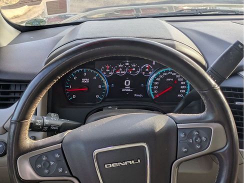 Used 2020 GMC Yukon Denali w/ Denali Premium Package image 23