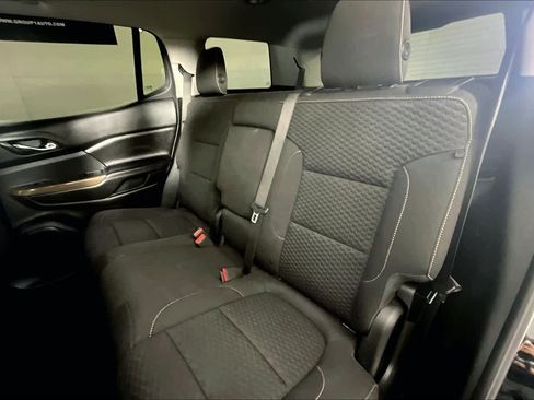 Used 2018 GMC Acadia SLE FWD image 19