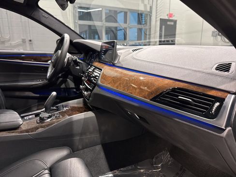 Used 2018 BMW M550i xDrive w/ Driving Assistance Package image 32