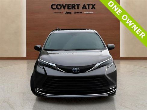 Used 2024 Toyota Sienna XLE image 8