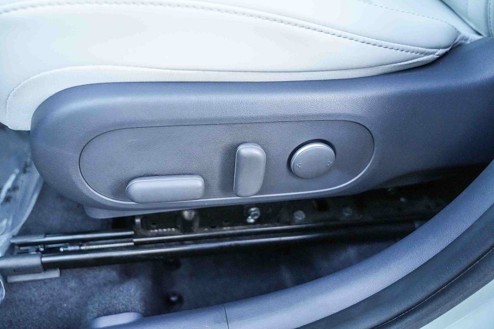Certified 2024 Hyundai Kona Limited FWD image 22
