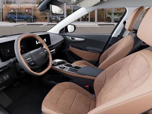 New 2025 Kia EV6 Wind RWD image 17