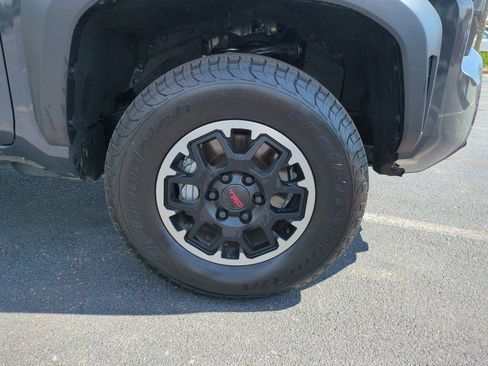 Used 2024 Toyota Tacoma TRD Off-Road AWD/4WD image 12