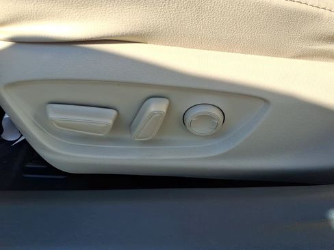 Used 2018 Toyota Camry XLE FWD image 16