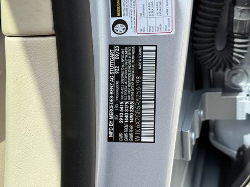 Used 2024 Mercedes-Benz Maybach S 580 4MATIC image 43