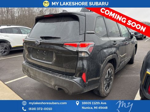 Used 2025 Subaru Forester Premium image 8