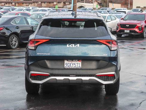 Used 2023 Kia Sportage EX image 3