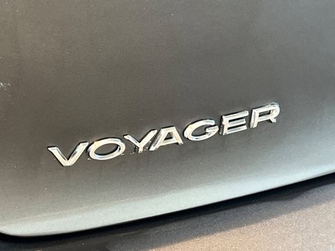 Used 2023 Chrysler Voyager LX image 28