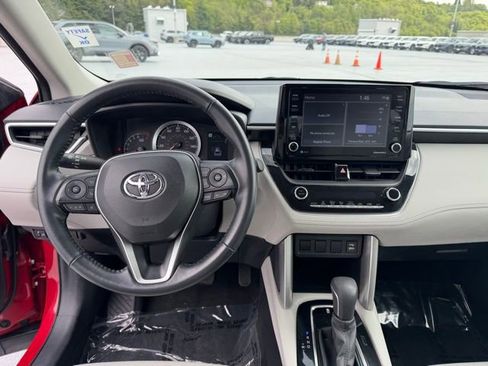 Used 2022 Toyota Corolla Cross LE image 13
