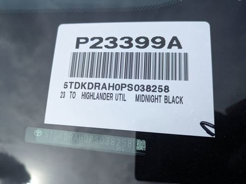 Used 2023 Toyota Highlander XLE image 37