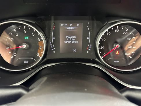Used 2018 Jeep Compass Latitude FWD image 15