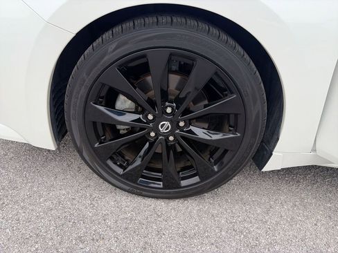 Used 2021 Nissan Maxima SR w/ Sport Mat Group FWD image 14