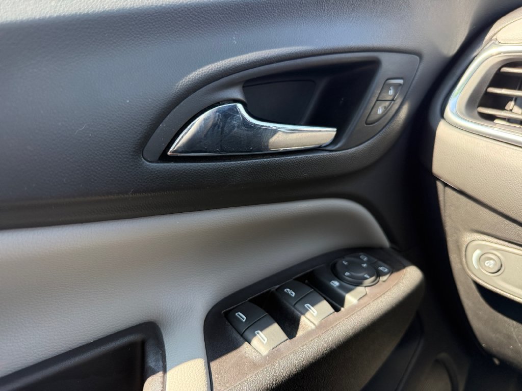 Used 2019 Chevrolet Equinox LT FWD image 28