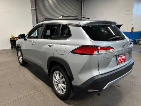 Used 2022 Toyota Corolla Cross LE w/ Moonroof Package AWD/4WD image 5